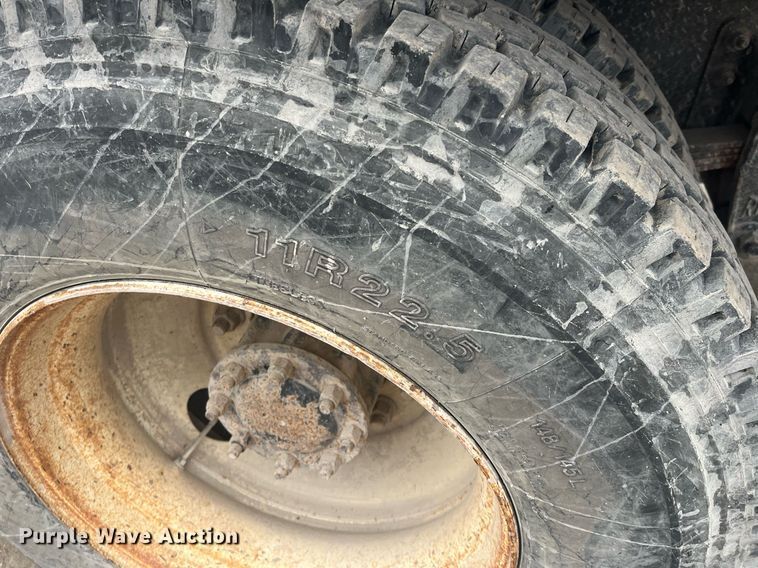 image for item DQ4092 2009 Peterbilt 335  dump flatbed truck