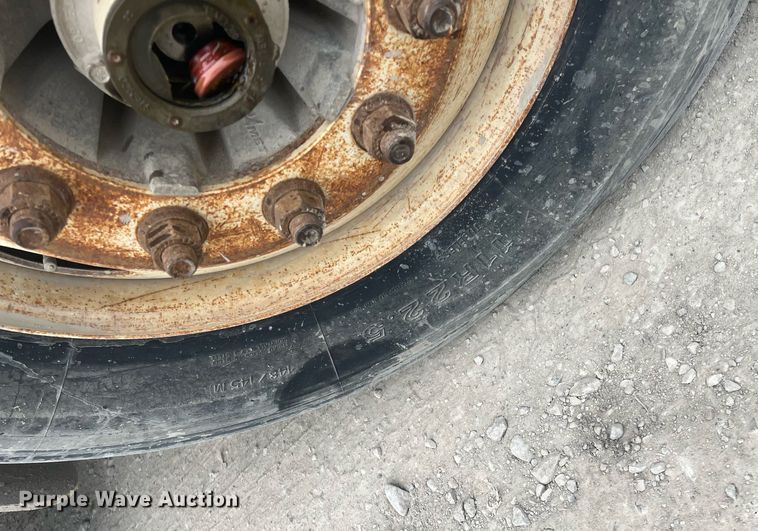 image for item DQ4092 2009 Peterbilt 335  dump flatbed truck