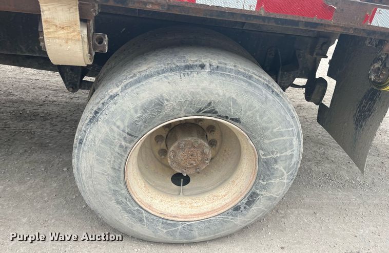 image for item DQ4092 2009 Peterbilt 335  dump flatbed truck