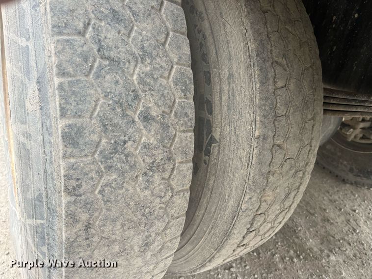 image for item DQ4092 2009 Peterbilt 335  dump flatbed truck