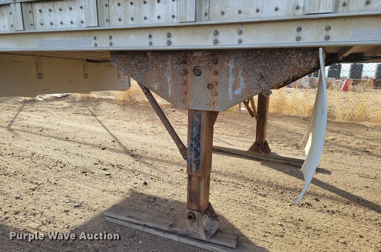 image for item DR5535 2005 Barrett  livestock trailer