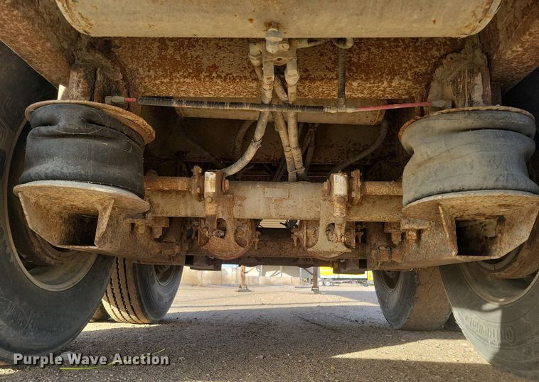 image for item DR5535 2005 Barrett  livestock trailer