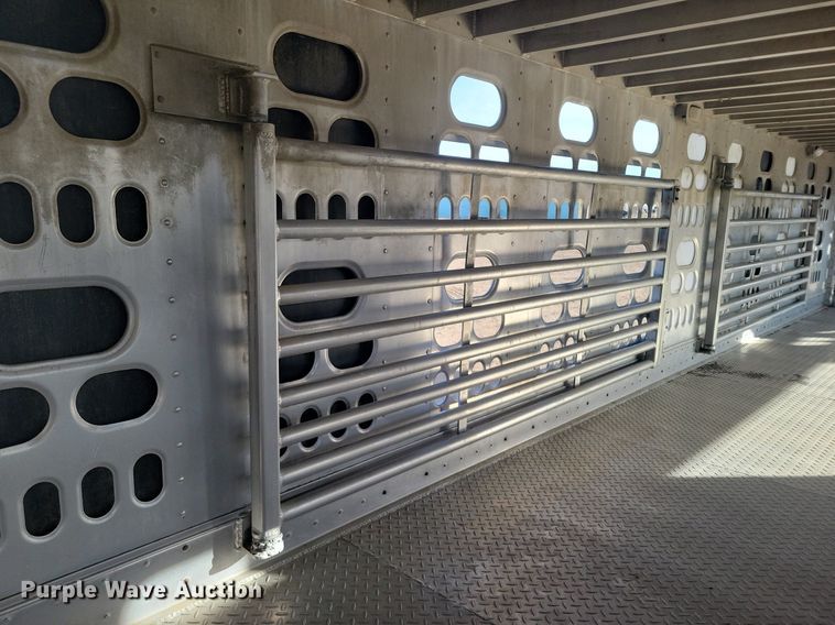 image for item DR5535 2005 Barrett  livestock trailer