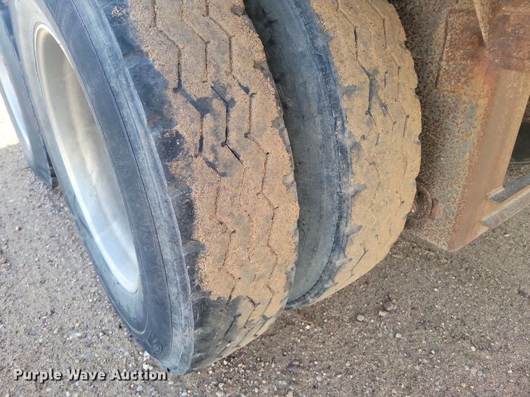 image for item DR5535 2005 Barrett  livestock trailer