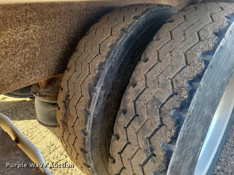 image for item DR5535 2005 Barrett  livestock trailer