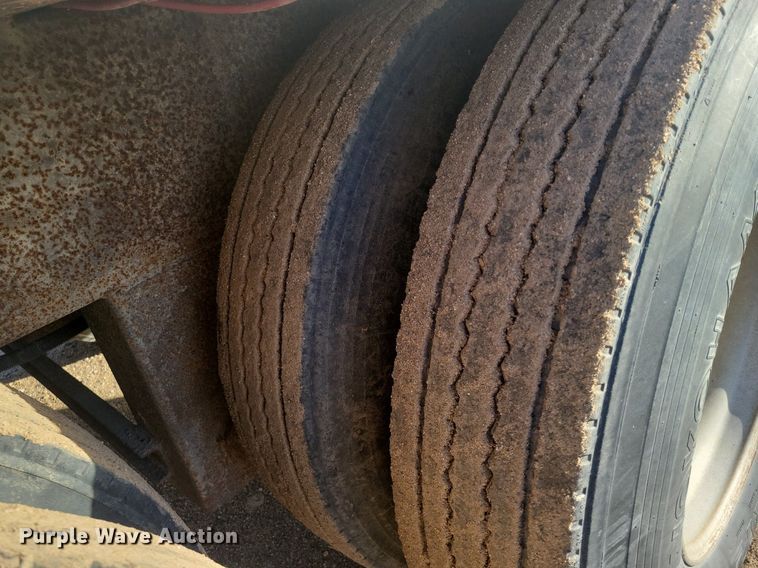 image for item DR5535 2005 Barrett  livestock trailer