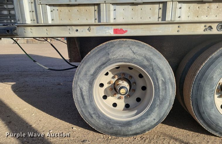 image for item DR5535 2005 Barrett  livestock trailer