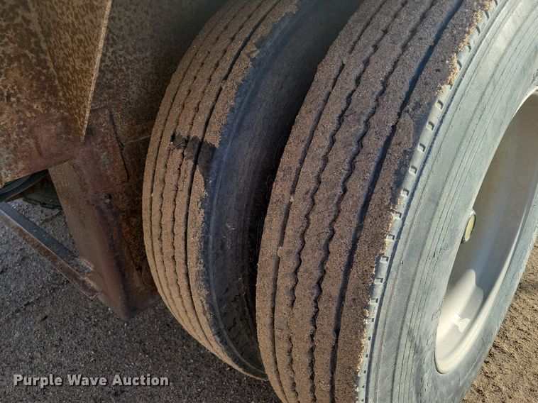 image for item DR5535 2005 Barrett  livestock trailer