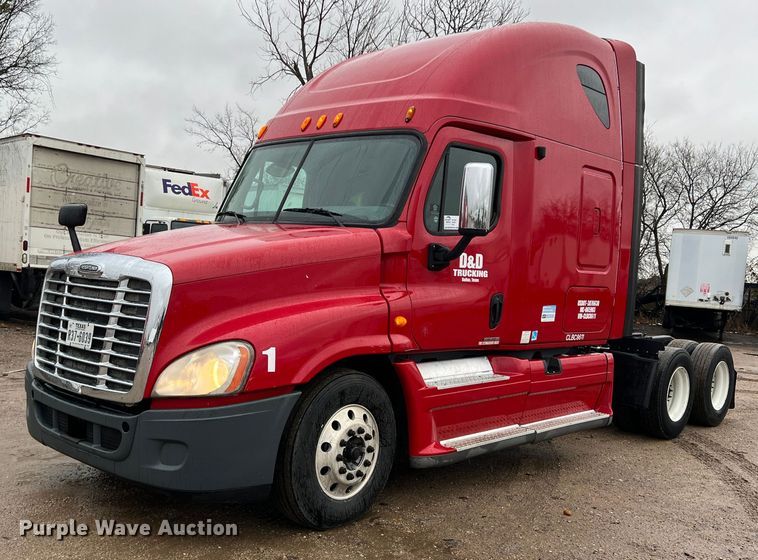 image for item DS2740 2012 Freightliner Cascadia  semi truck