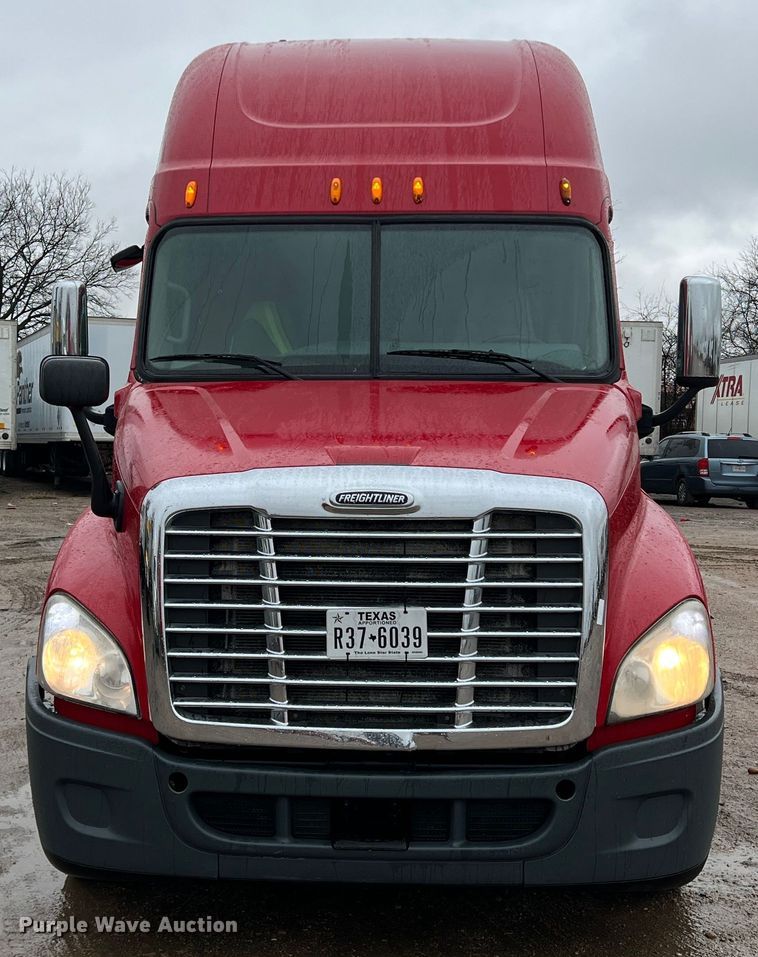 image for item DS2740 2012 Freightliner Cascadia  semi truck