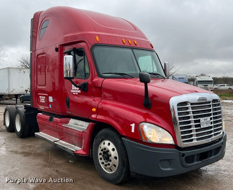 image for item DS2740 2012 Freightliner Cascadia  semi truck