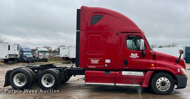 image for item DS2740 2012 Freightliner Cascadia  semi truck