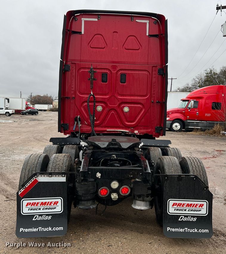 image for item DS2740 2012 Freightliner Cascadia  semi truck