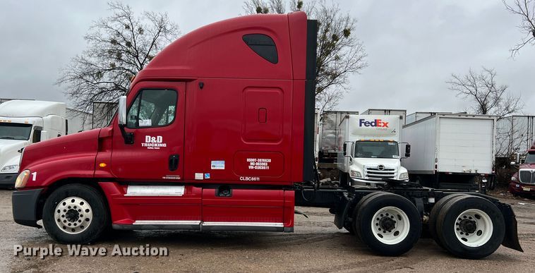 image for item DS2740 2012 Freightliner Cascadia  semi truck