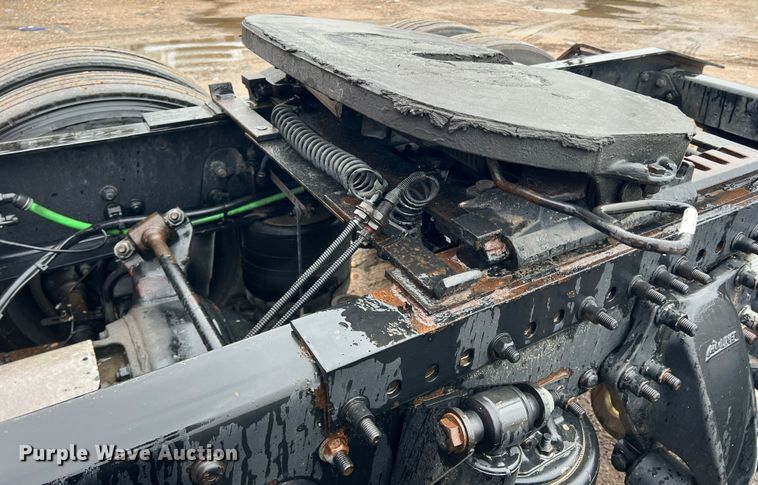 image for item DS2740 2012 Freightliner Cascadia  semi truck