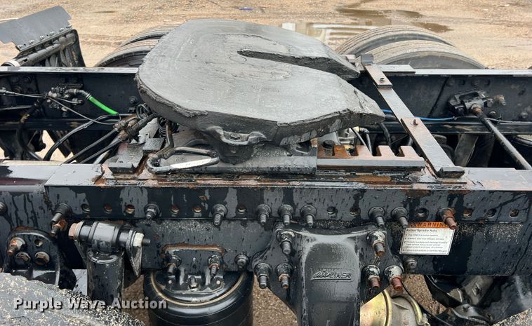 image for item DS2740 2012 Freightliner Cascadia  semi truck