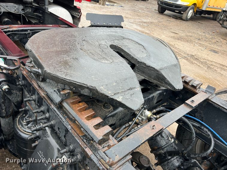 image for item DS2740 2012 Freightliner Cascadia  semi truck