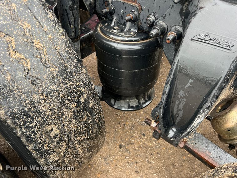 image for item DS2740 2012 Freightliner Cascadia  semi truck