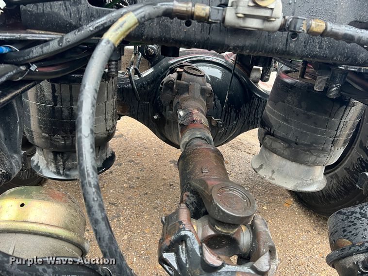 image for item DS2740 2012 Freightliner Cascadia  semi truck