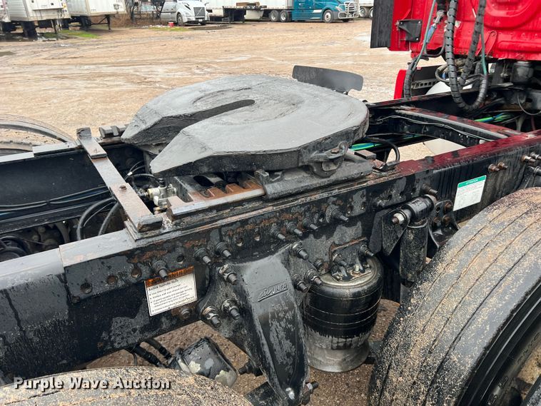 image for item DS2740 2012 Freightliner Cascadia  semi truck