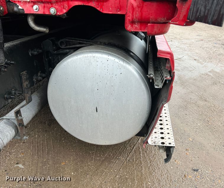 image for item DS2740 2012 Freightliner Cascadia  semi truck