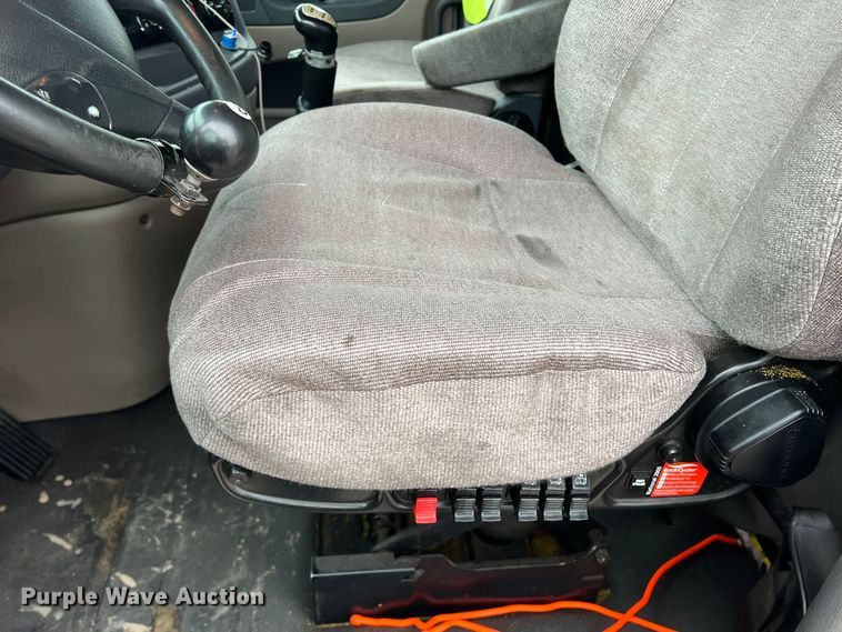 image for item DS2740 2012 Freightliner Cascadia  semi truck