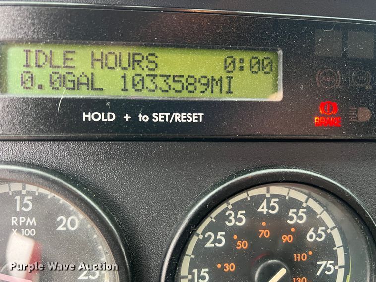 image for item DS2740 2012 Freightliner Cascadia  semi truck