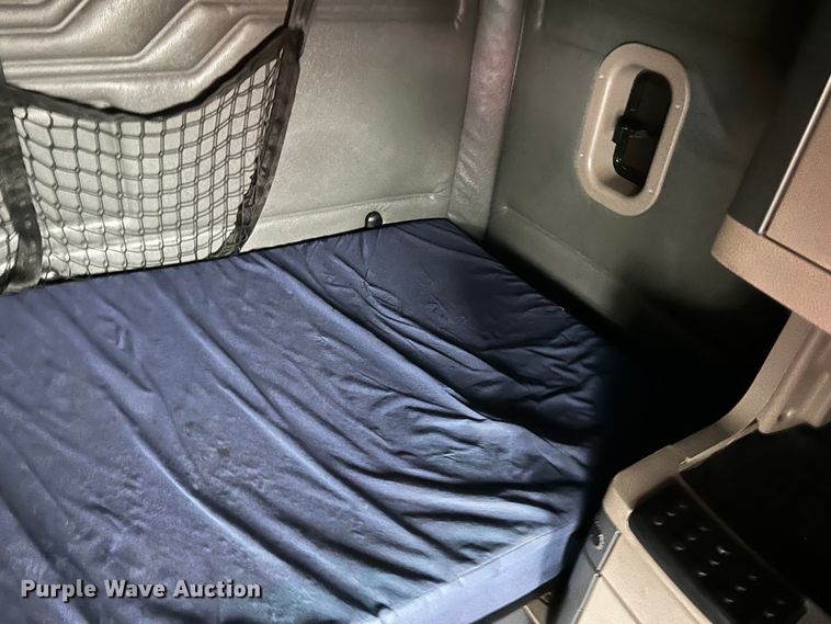 image for item DS2740 2012 Freightliner Cascadia  semi truck