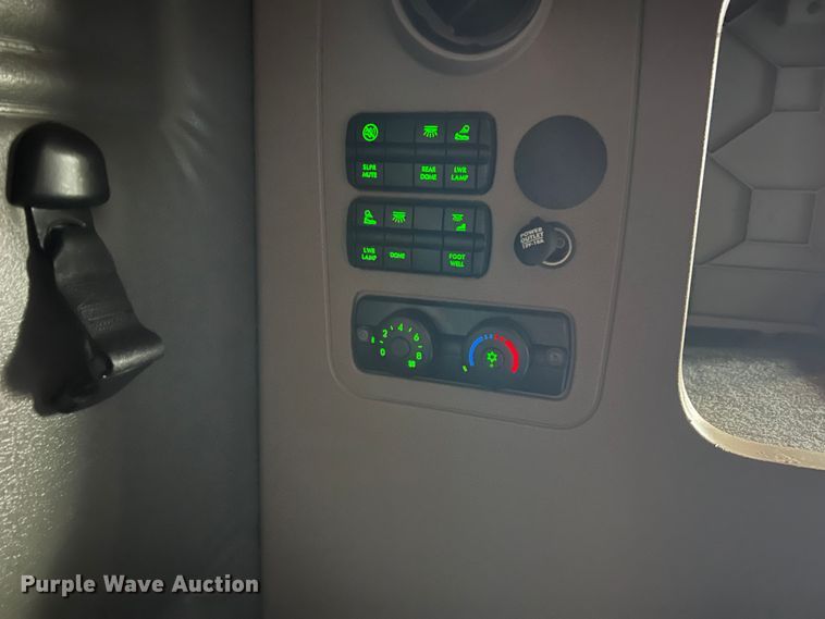 image for item DS2740 2012 Freightliner Cascadia  semi truck