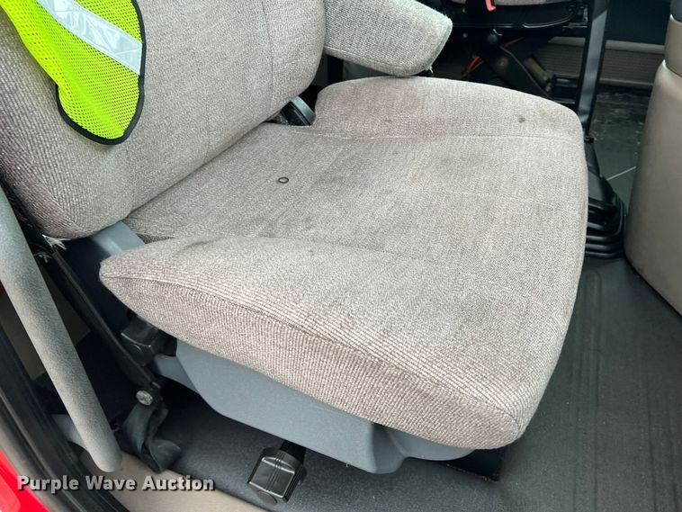 image for item DS2740 2012 Freightliner Cascadia  semi truck