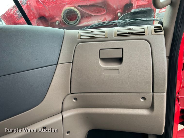 image for item DS2740 2012 Freightliner Cascadia  semi truck