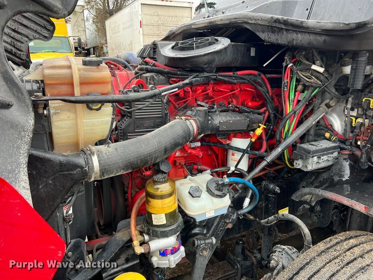 image for item DS2740 2012 Freightliner Cascadia  semi truck