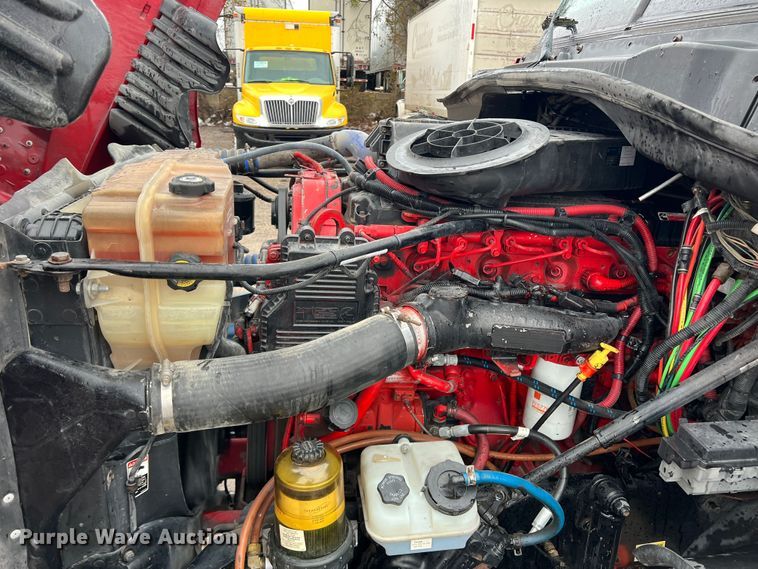 image for item DS2740 2012 Freightliner Cascadia  semi truck