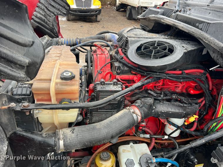 image for item DS2740 2012 Freightliner Cascadia  semi truck