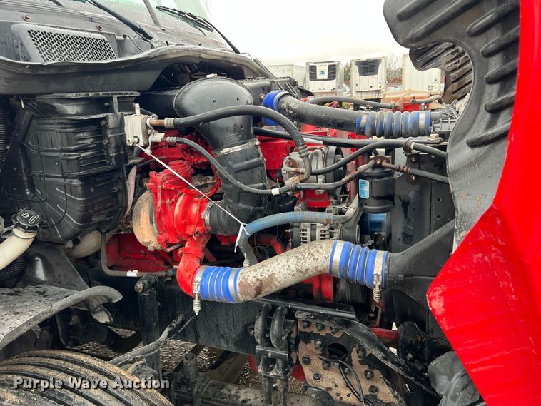 image for item DS2740 2012 Freightliner Cascadia  semi truck