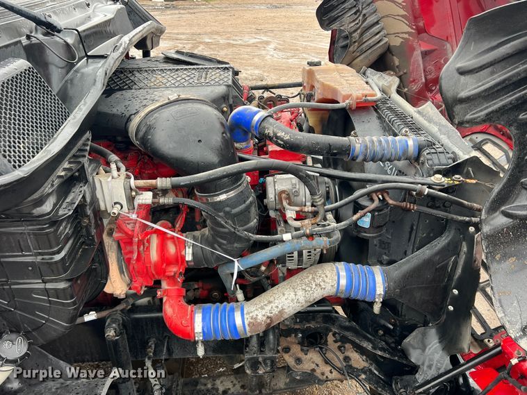 image for item DS2740 2012 Freightliner Cascadia  semi truck