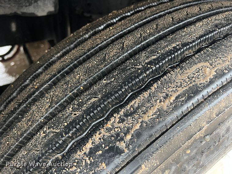 image for item DS2740 2012 Freightliner Cascadia  semi truck