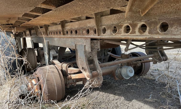 image for item ID9417 1985 Utility  refrigerated van trailer