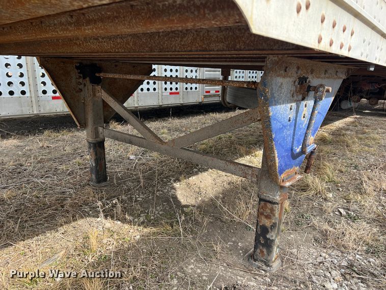 image for item ID9418 2000 Hyundai  dry van trailer