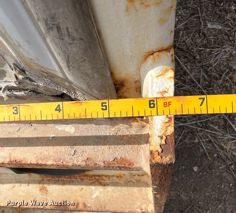 image for item ID9418 2000 Hyundai  dry van trailer