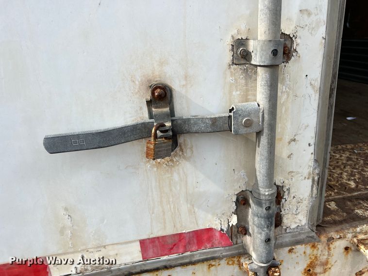 image for item ID9418 2000 Hyundai  dry van trailer