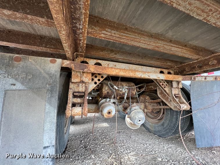 image for item ID9418 2000 Hyundai  dry van trailer