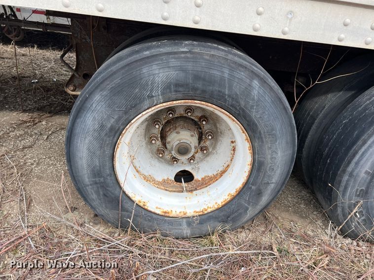 image for item ID9418 2000 Hyundai  dry van trailer