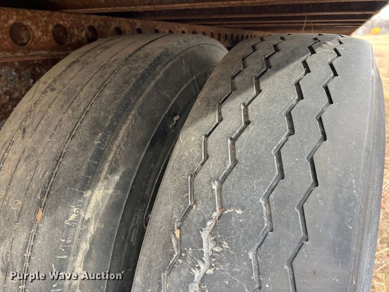 image for item ID9418 2000 Hyundai  dry van trailer