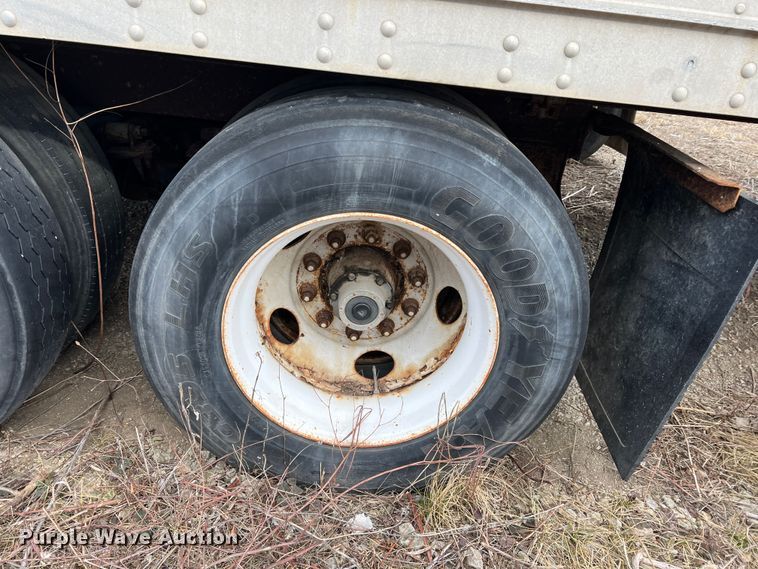 image for item ID9418 2000 Hyundai  dry van trailer