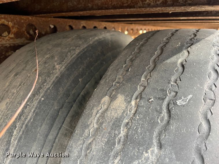 image for item ID9418 2000 Hyundai  dry van trailer