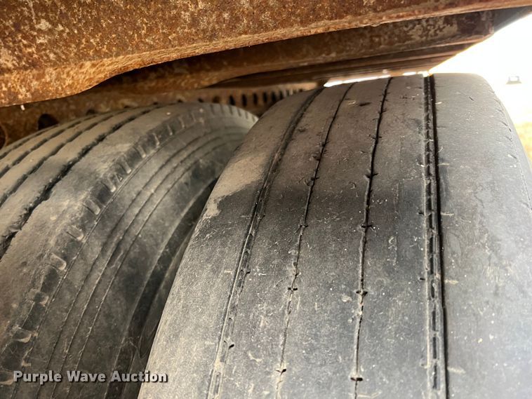 image for item ID9418 2000 Hyundai  dry van trailer