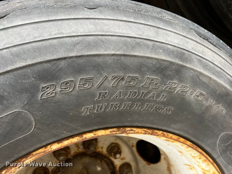 image for item ID9418 2000 Hyundai  dry van trailer