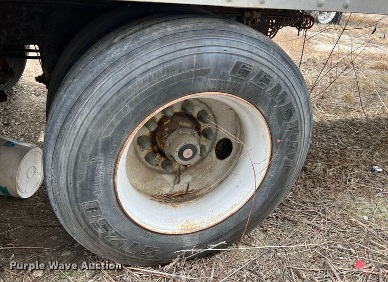 image for item ID9418 2000 Hyundai  dry van trailer