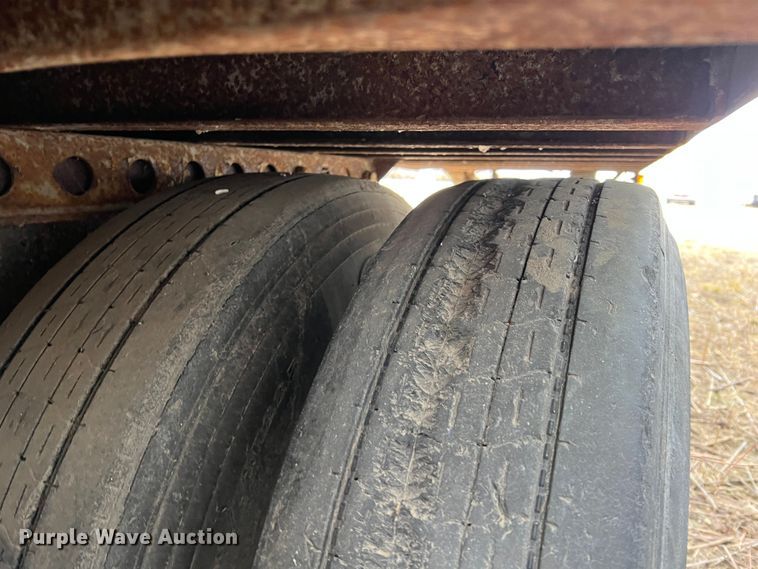 image for item ID9418 2000 Hyundai  dry van trailer